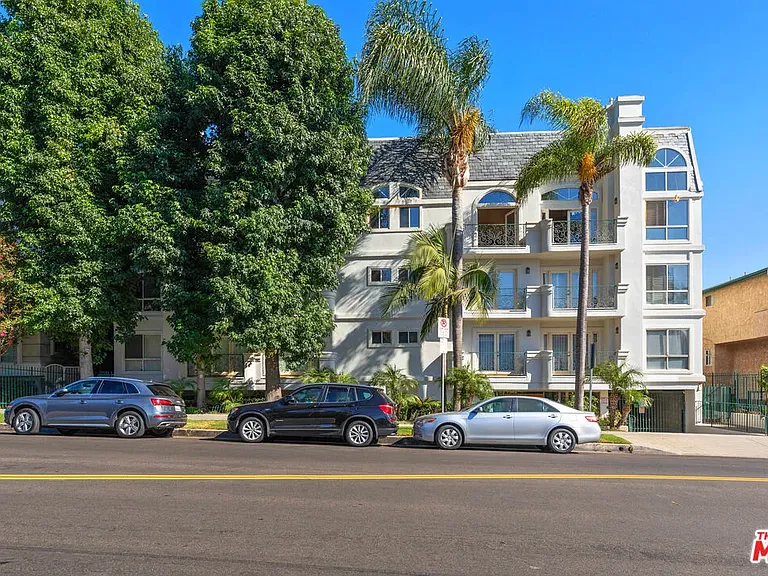 11690 Montana Ave #103 — Photo 24