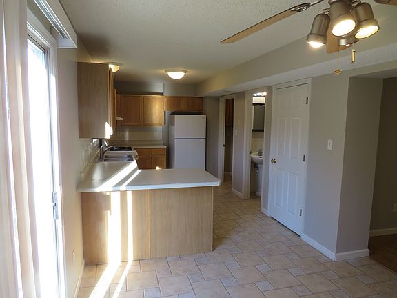 Dinning Room, Looking into the Kitchen
