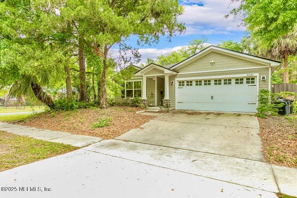 4 bed, 2.0 bath, 1619 sqft, $2,400 — Photo 2