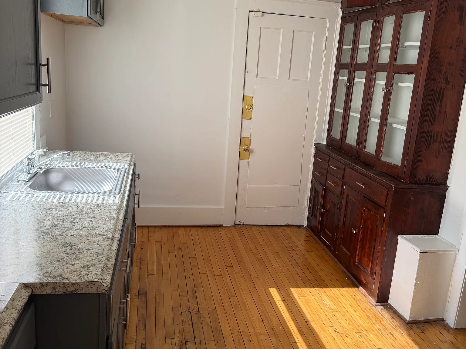 2 bed, 1500 sqft, $1,250 — Photo 2