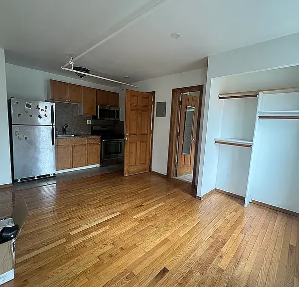 357 Halsey St #4 — Photo 2