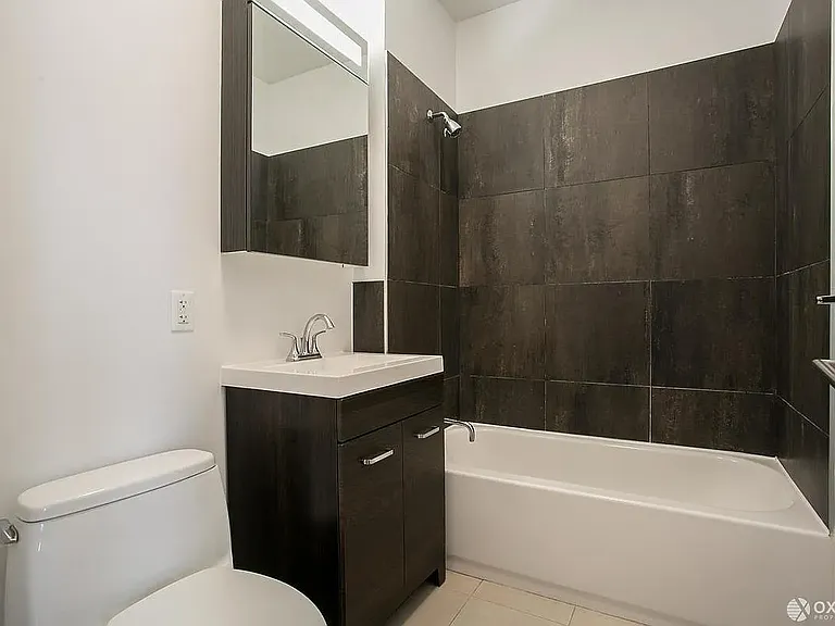 184 Kent Ave #D502 — Photo 9