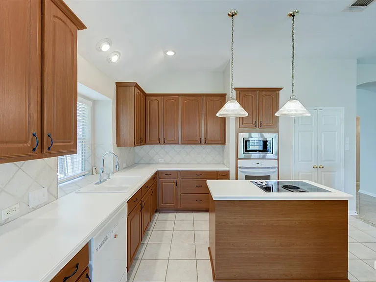 9026 Robinhoods Well Dr — Photo 15