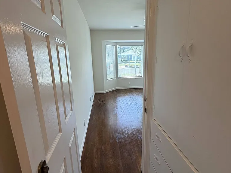 1104 N Frederic St — Photo 25