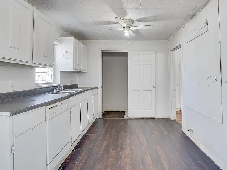 901 N Howeth St — Photo 13