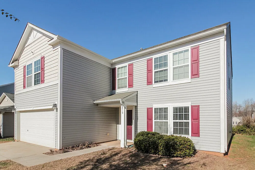 4 bed, 2.5 bath, 2297 sqft, $2,240 — Photo 4