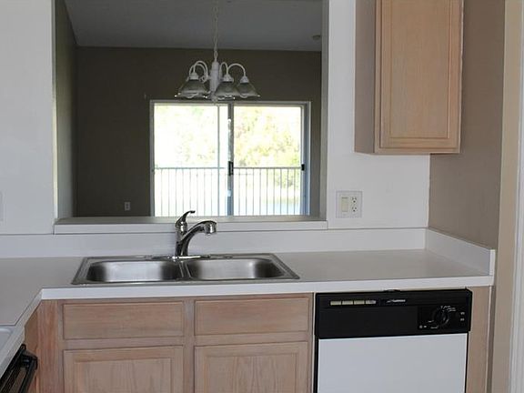 5th image of 13324 Fairway Glen Dr APT 204