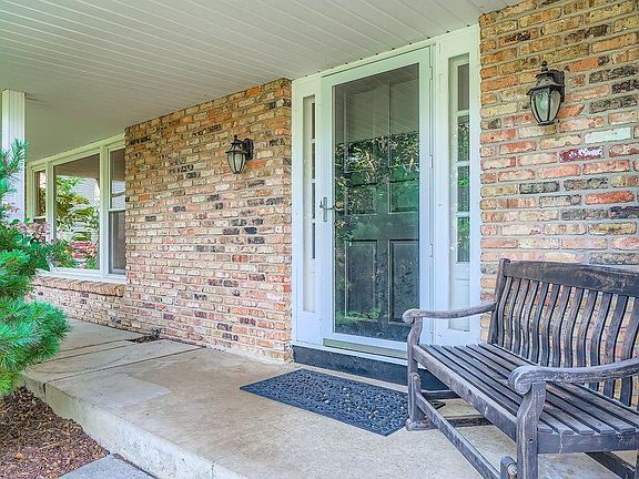 3rd image of 9728 Palmer Cir