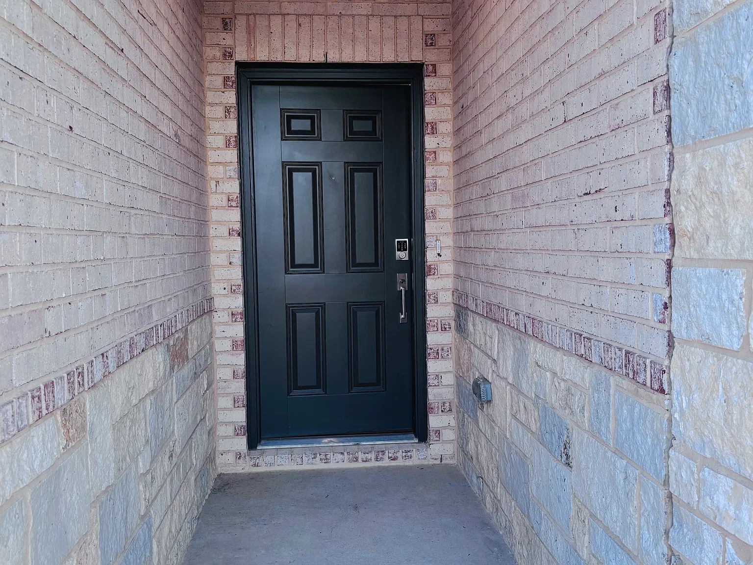 4 bed, 1859 sqft, $2,475 — Photo 3