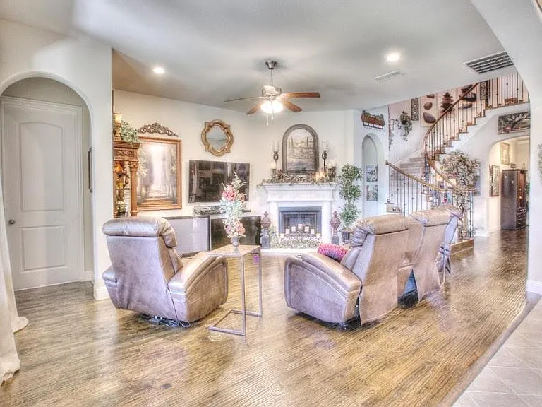 8117 Haltered Horse Ln — Photo 2