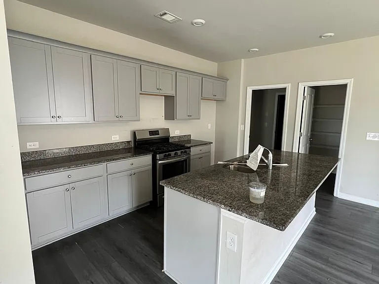 368 Amsterdam Way — Photo 7