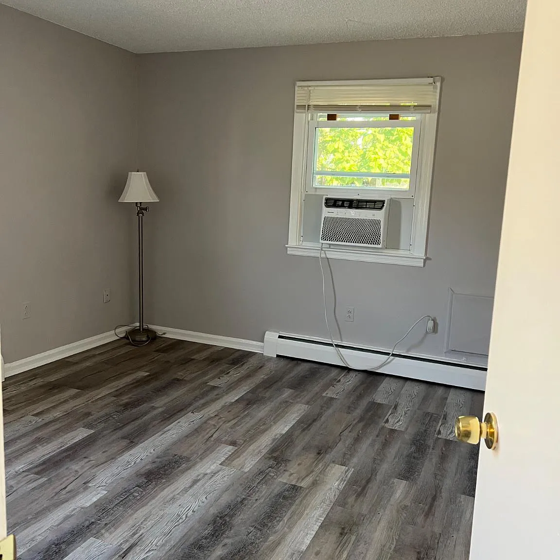 2 bed, 1.0 bath, 748 sqft, $1,700 — Photo 4