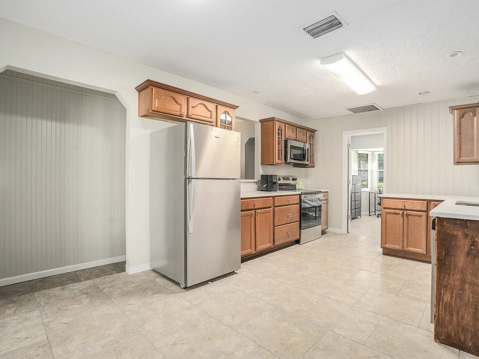 4 bed, 2.0 bath, 2264 sqft, $845 — Photo 3