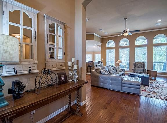 3rd image of 1004 Elmgrove Ct