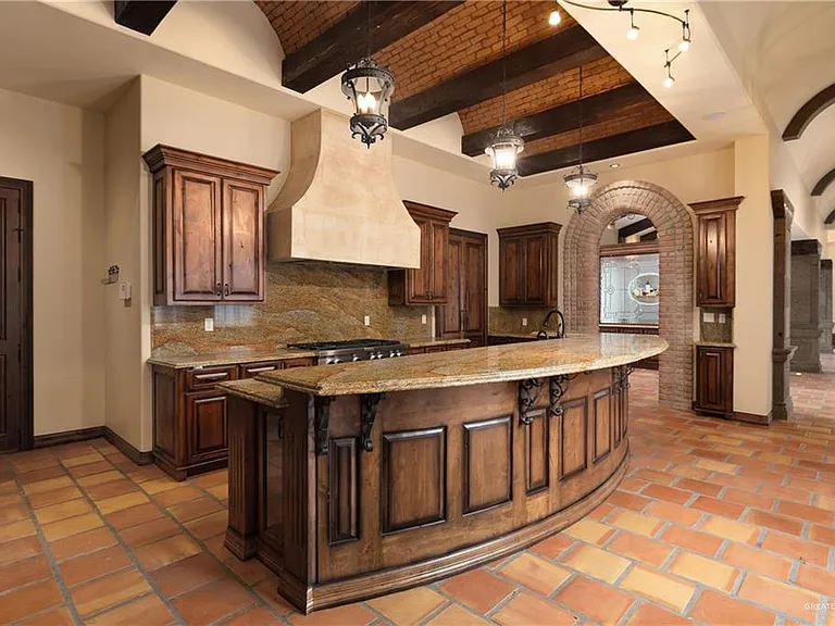 2304 Antigua Dr — Photo 24