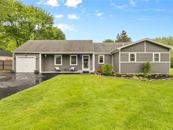 160 Hogan Rd, Fairport, NY 14450