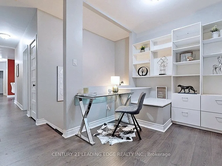 233 Borden St #UPPER LEVEL — Photo 5