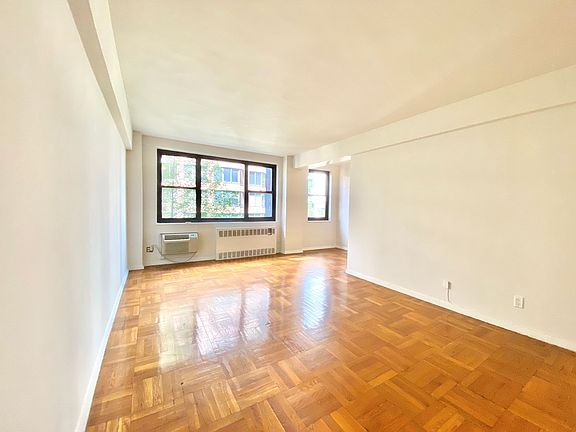 3rd image of 250 E 39th St APT 5R