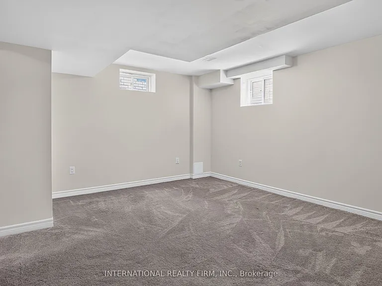 240 Ridley Cres — Photo 36