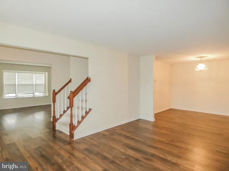 2105 Lexington Mews — Photo 23