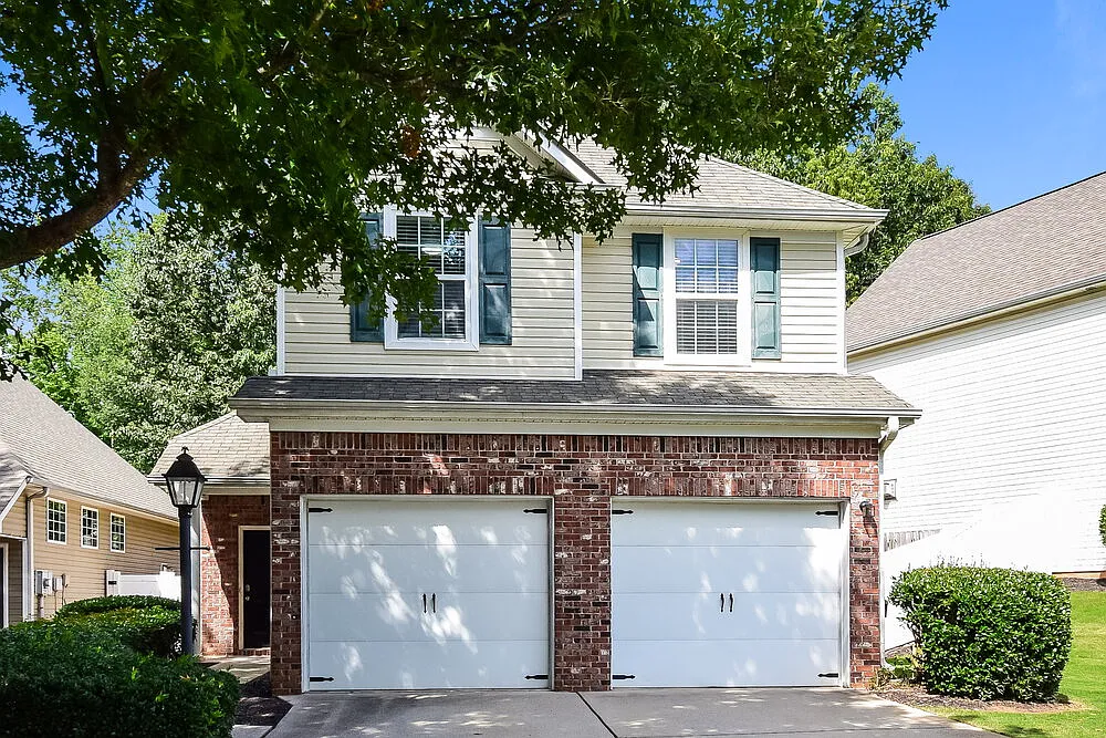3 bed, 2.5 bath, 1665 sqft, $2,200 — Photo 1