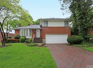 30 Irene Ln E, Plainview, NY 11803