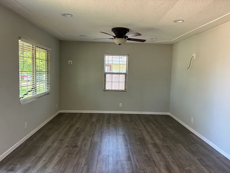 2040 Edwards Ave — Photo 10