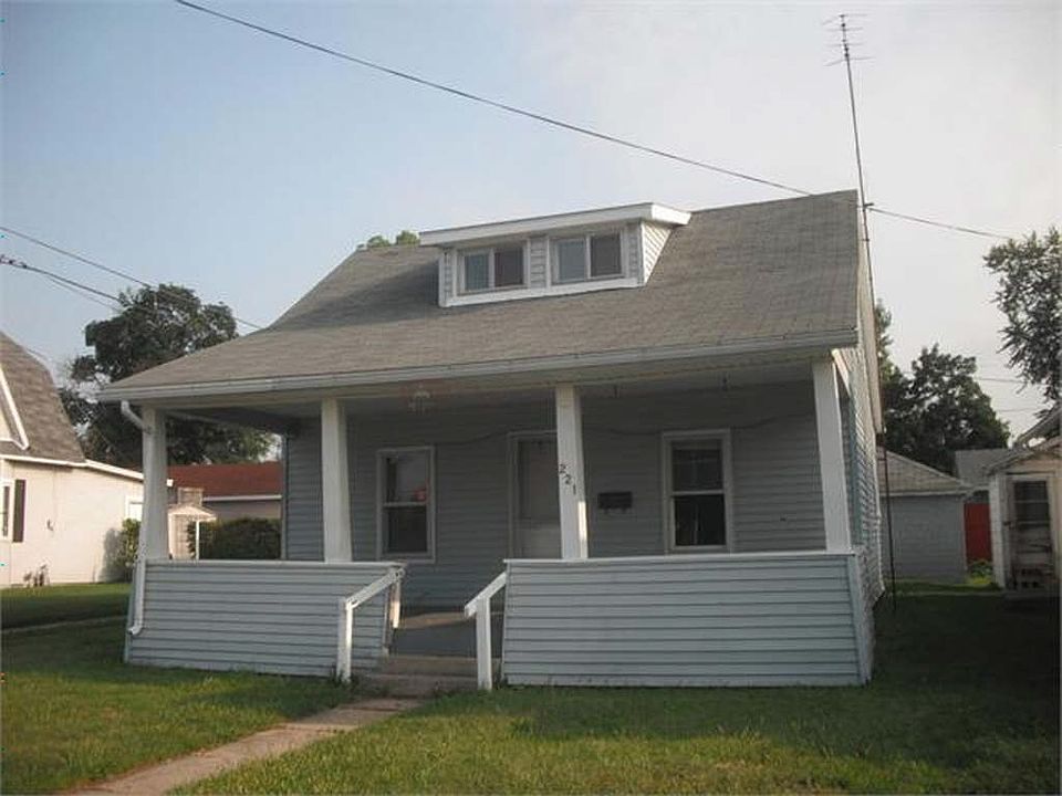 1st image of 221 E Monroe St