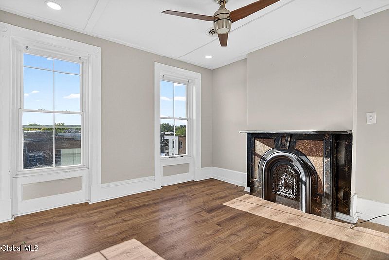 2nd image of 1410 5th Avenue