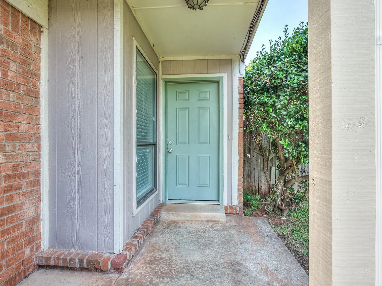 3 bed, 2.5 bath, 1450 sqft, $1,489 — Photo 3