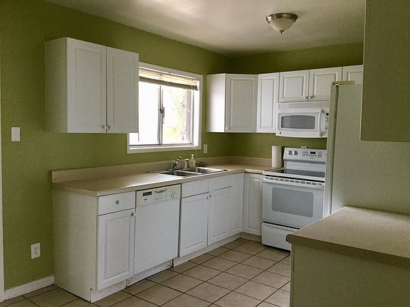 5th image of 3621 Edinburgh Dr