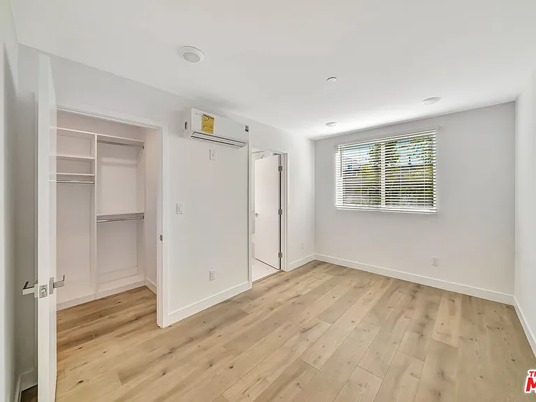 1584 W 37th St #3 — Photo 19