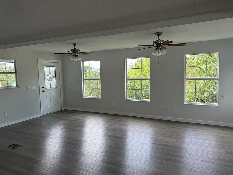1219 Lakeside Dr E — Photo 7