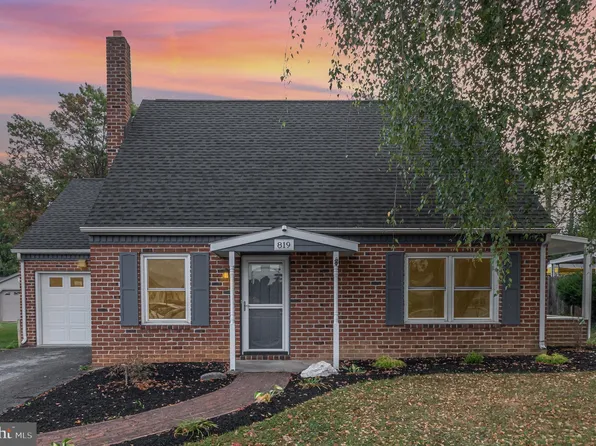 819 Long Ln, Chambersburg, PA 17201