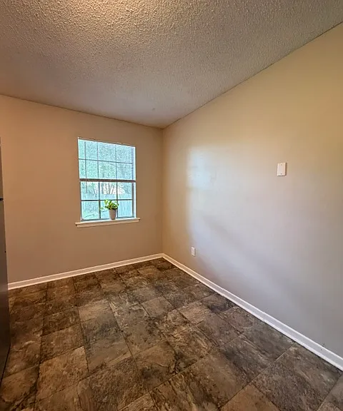 2116 Greenoaks Rd #1B — Photo 5