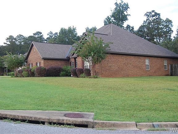 3rd image of 11698 Fieldstone Cir
