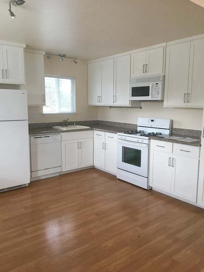 1735WHARF — Photo 2