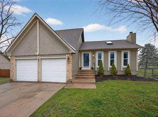 14014 S Cottonwood Dr, Olathe, KS 66062