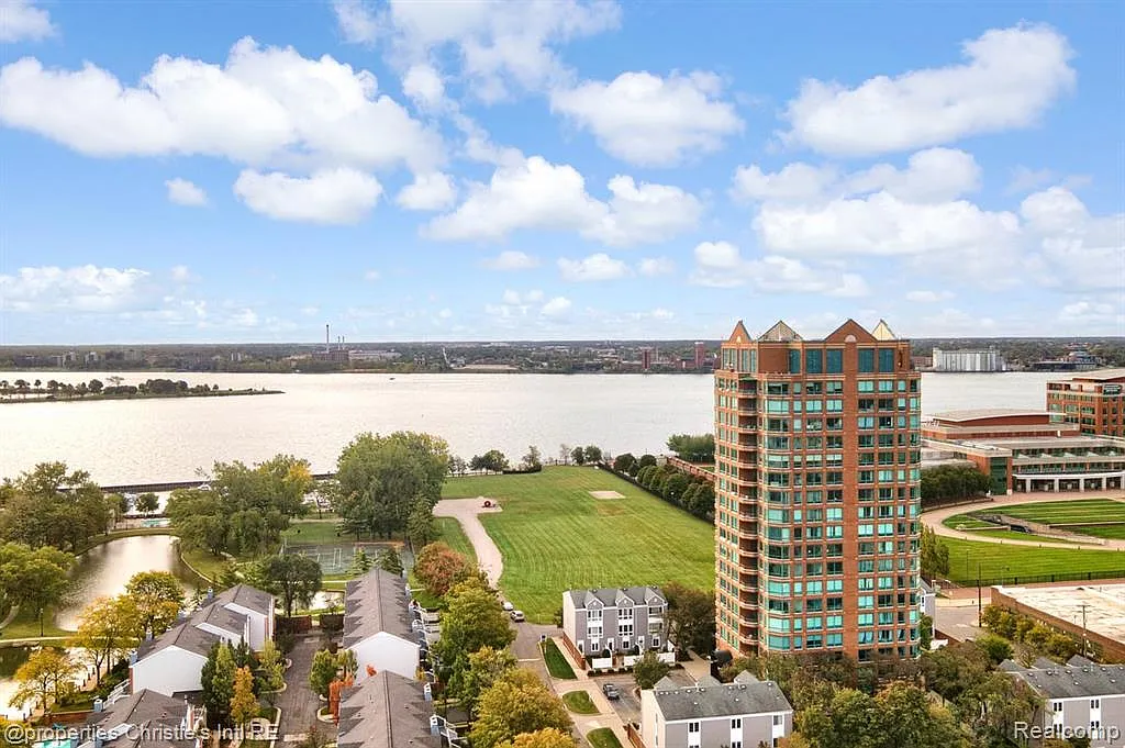 1 bed, 1.0 bath, 740 sqft, $1,995 — Photo 1