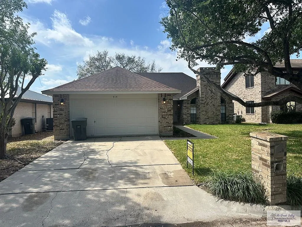 Building Photo - 714 Winddrift St