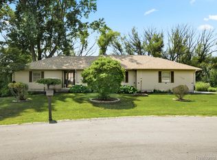 7034 Lake St, Lexington, MI 48450