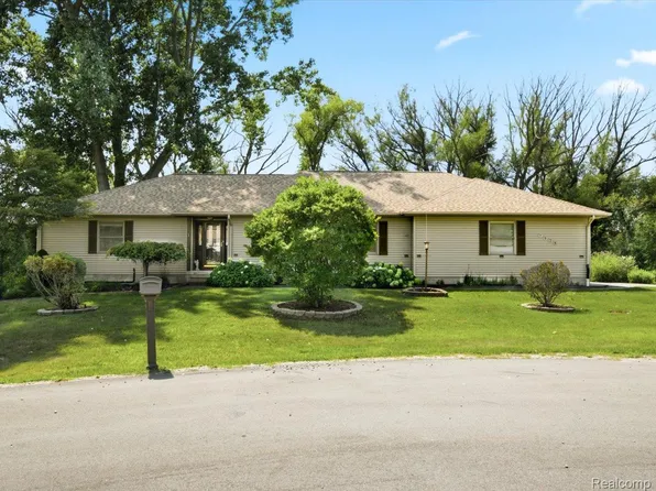 7034 Lake St, Lexington, MI 48450