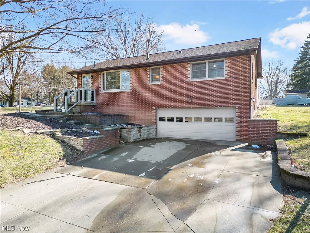 1364 Willowood Dr photo 1