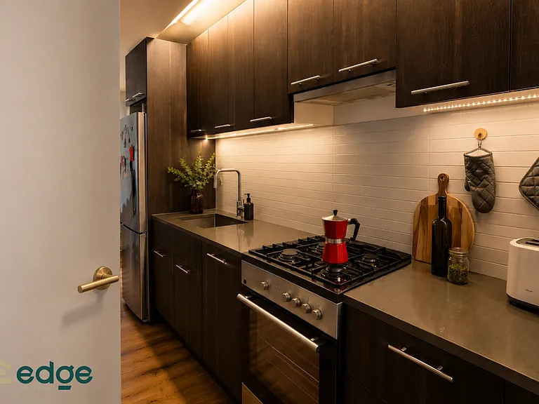 152 Meserole Ave #3L — Photo 4