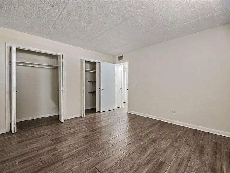 120 S Church Ave #101 — Photo 17