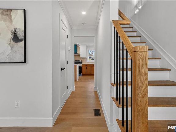 3rd image of 56 Manor Rd