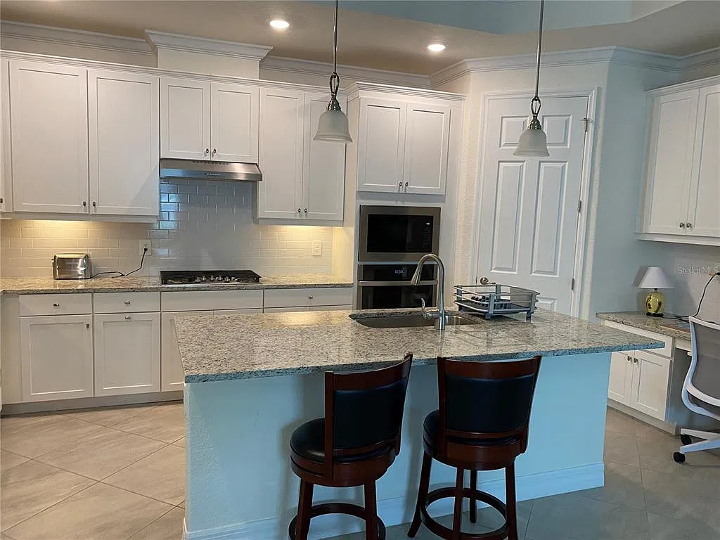 3 bed, 3.0 bath, 2024 sqft, $5,500 — Photo 3