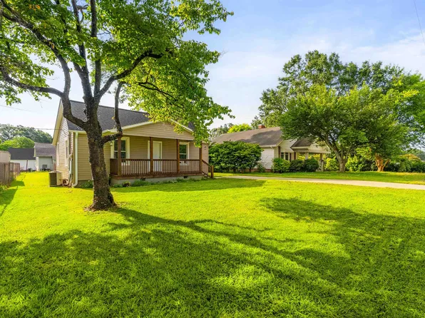 26 8th St, Greer, SC 29651