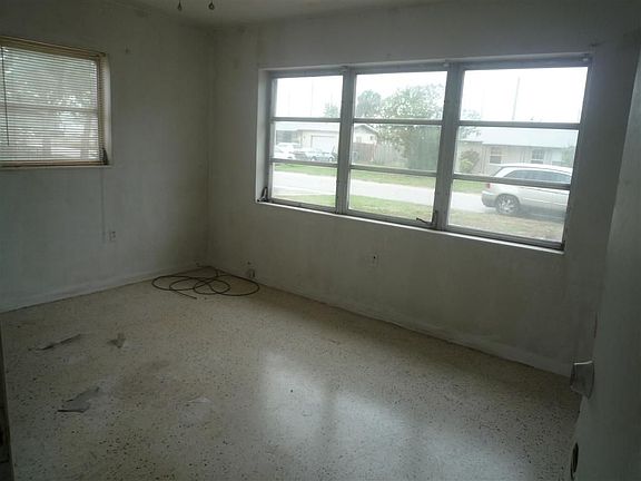 5th image of 280 Melaleuca Dr