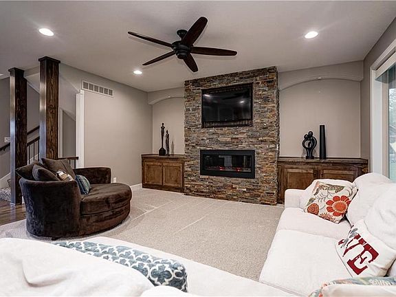 4th image of 1611 NW Cottonwood Cir